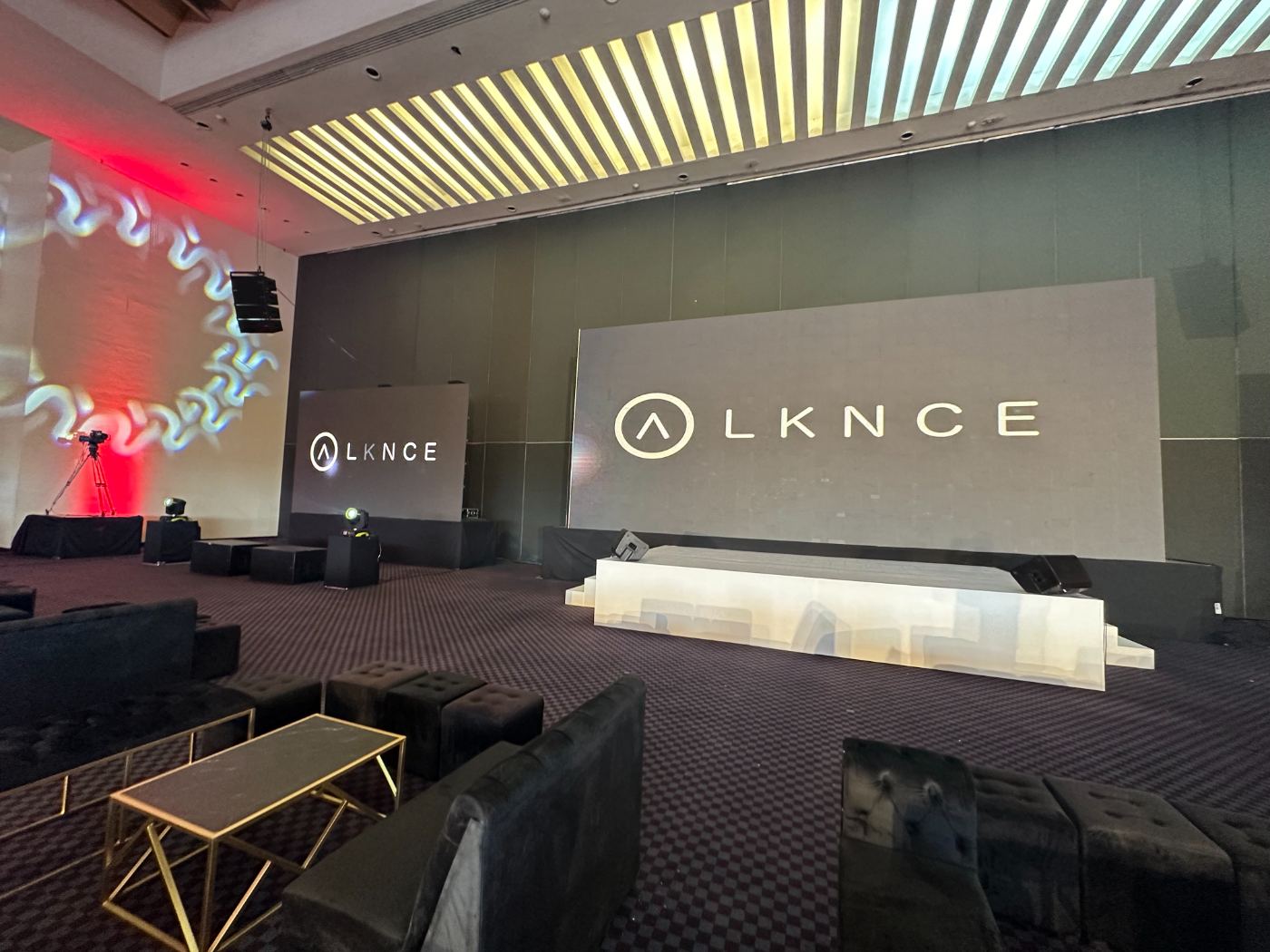 Escenario y producción de evento corporativo